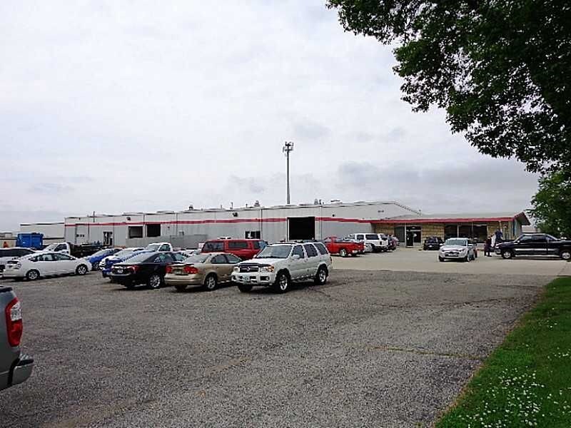 251 33rd Ave SW, Cedar Rapids, IA for sale Primary Photo- Image 1 of 1