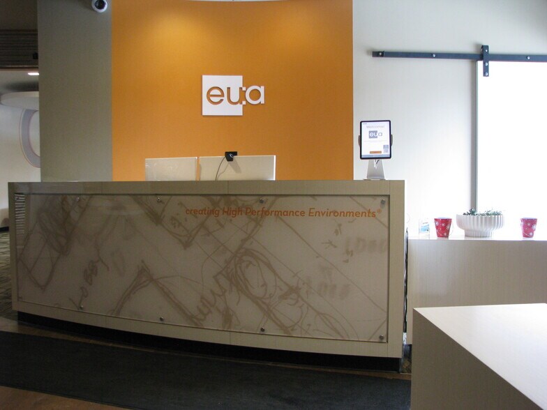 124 N Broadway, De Pere, WI for lease - Interior Photo - Image 3 of 13