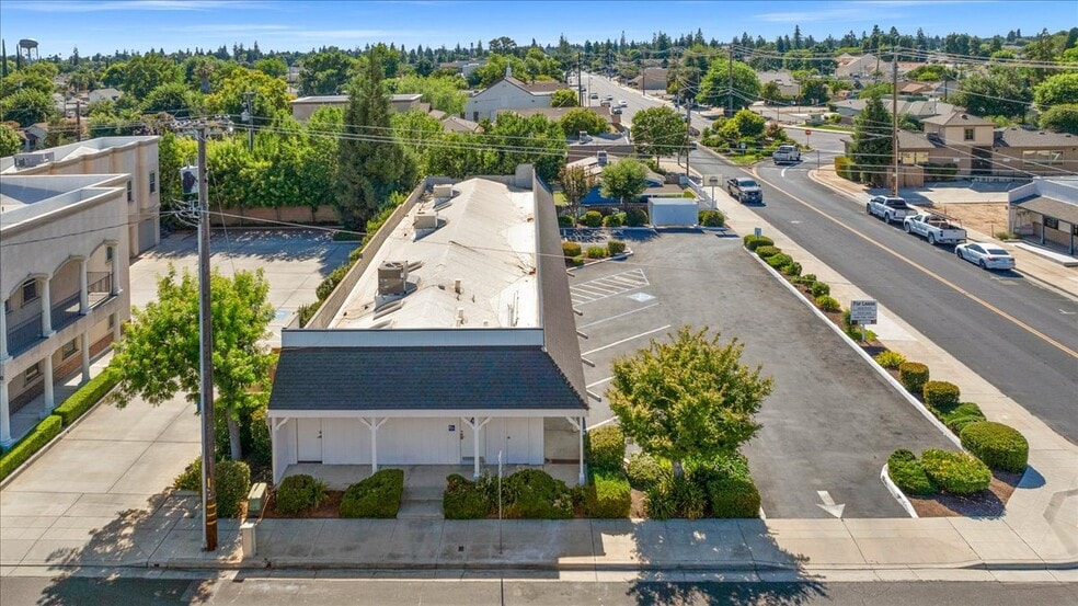 324-330 Bullard Ave, Clovis, CA for sale - Building Photo - Image 2 of 36