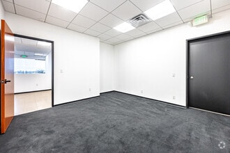 221 E 12th St, Los Angeles, CA for lease Building Photo- Image 2 of 9