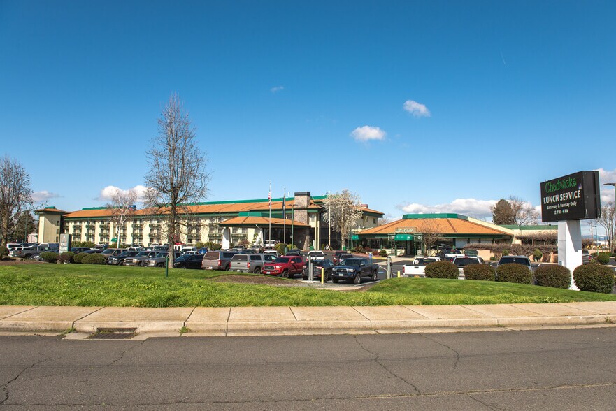 2300 Biddle Rd, Medford, OR for sale - Primary Photo - Image 1 of 1