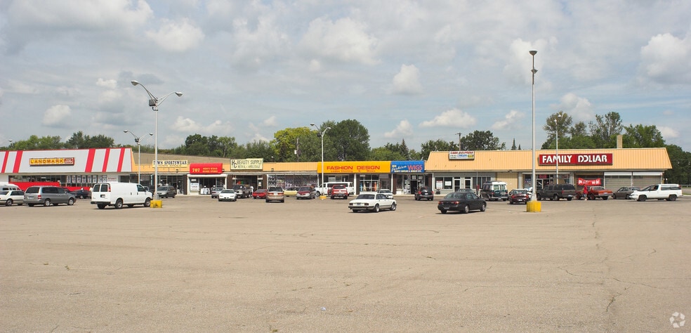 102 W Pierson Rd, Flint, MI for sale - Primary Photo - Image 1 of 1