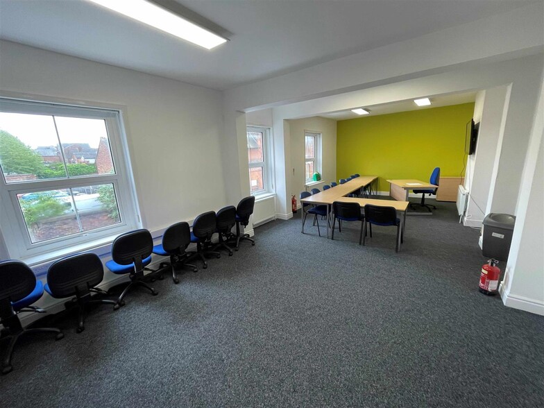 14 Chapel St, Crewe for lease - Interior Photo - Image 2 of 12