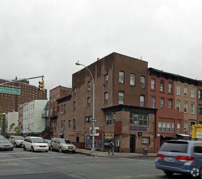 1038 Bedford Ave, Brooklyn, NY for sale - Primary Photo - Image 1 of 1