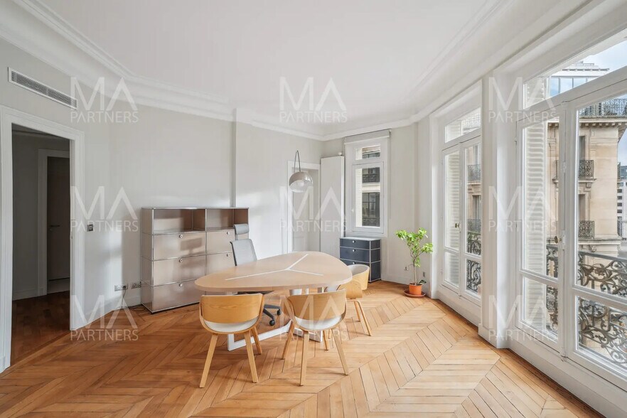 14 Rue Clément Marot, Paris for sale - Interior Photo - Image 2 of 11