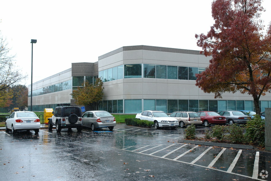 1550 NW Eastman Pkwy, Gresham, OR for lease - Building Photo - Image 3 of 5