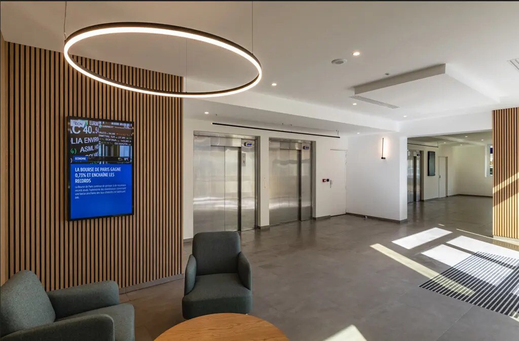 Office in Suresnes for sale Building Photo- Image 1 of 10