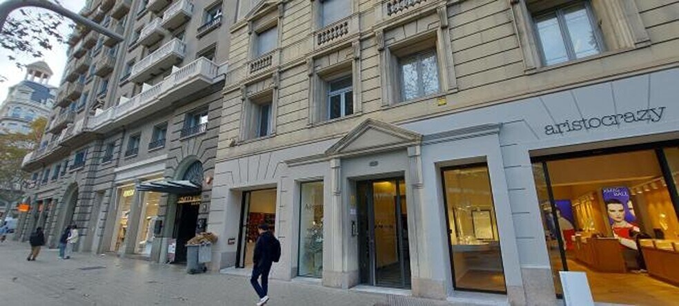 in Barcelona, Barcelona for sale - Building Photo - Image 1 of 1