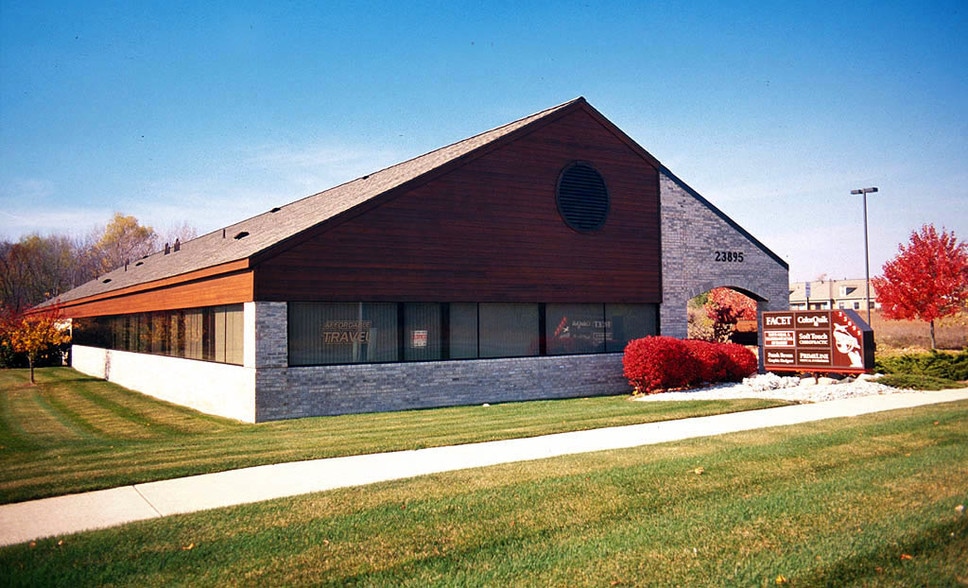 23895 Novi Rd, Novi, MI for lease - Building Photo - Image 2 of 5