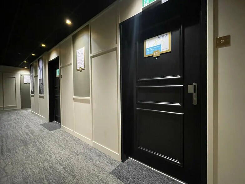 Office in Le Havre for lease - Building Photo - Image 3 of 5