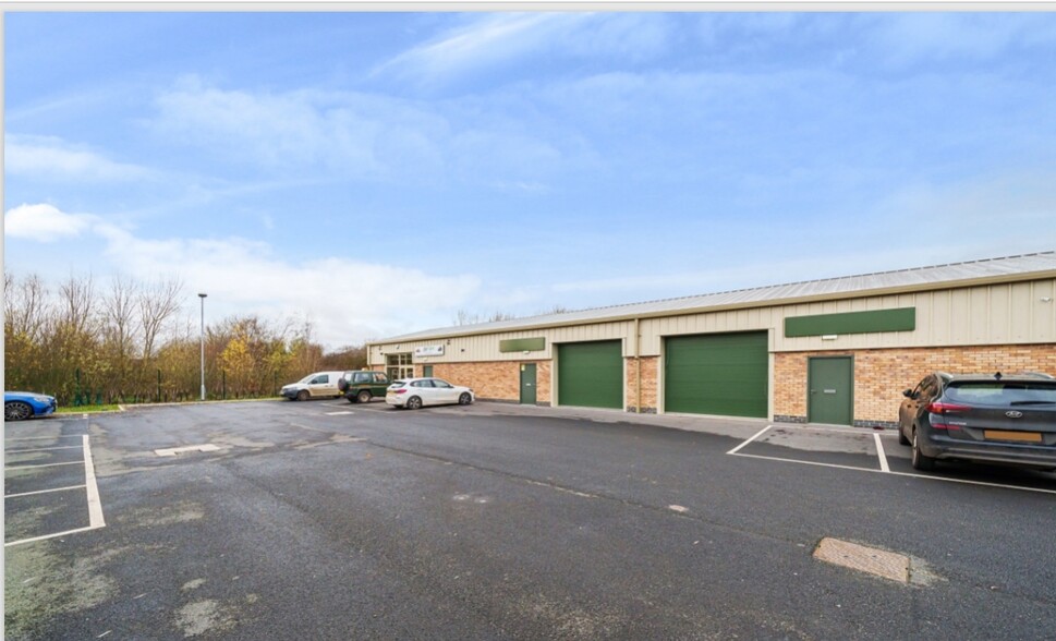 Willoughton Dr, Gainsborough for sale - Primary Photo - Image 1 of 3