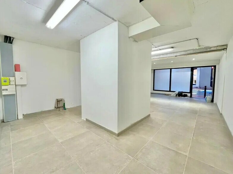 Retail in Cannes for sale - Interior Photo - Image 3 of 6