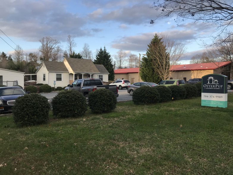 Plaza Assemblage portfolio of 3 properties for sale on LoopNet.com - Building Photo - Image 3 of 7