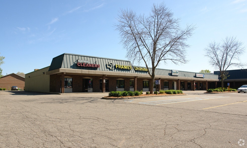 6075 N Hagadorn Rd, East Lansing, MI for lease - Building Photo - Image 3 of 3