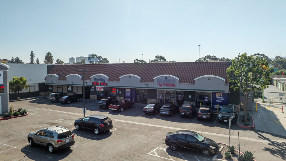 644 E San Ysidro Blvd, San Ysidro, CA for lease - Primary Photo - Image 1 of 7