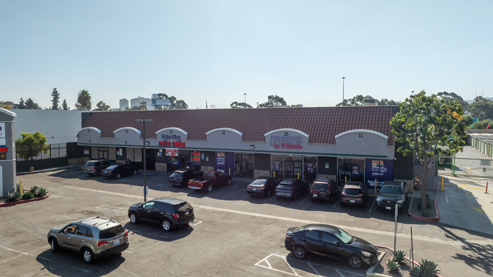 644 E San Ysidro Blvd, San Ysidro, CA for lease Primary Photo- Image 1 of 8