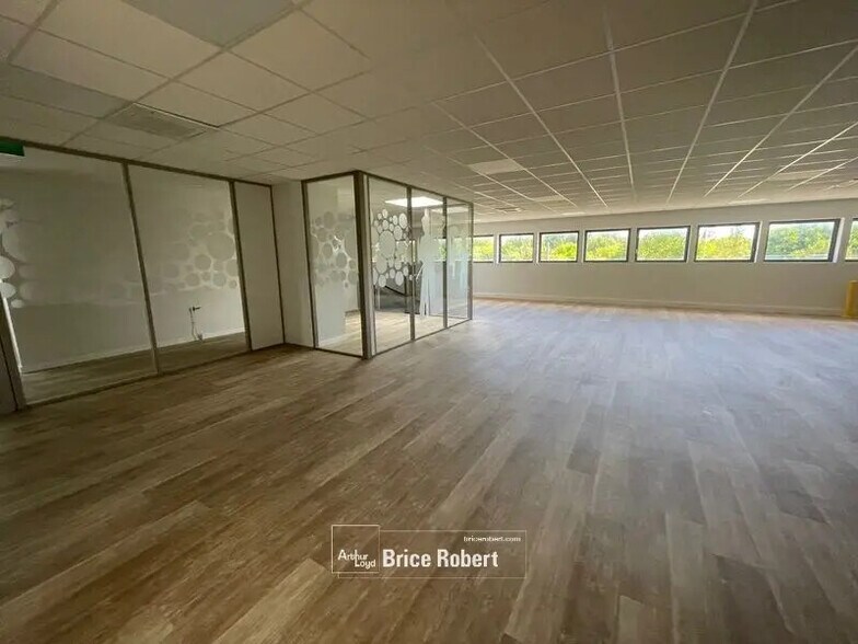 Office in Rillieux-la-Pape for lease - Interior Photo - Image 3 of 5