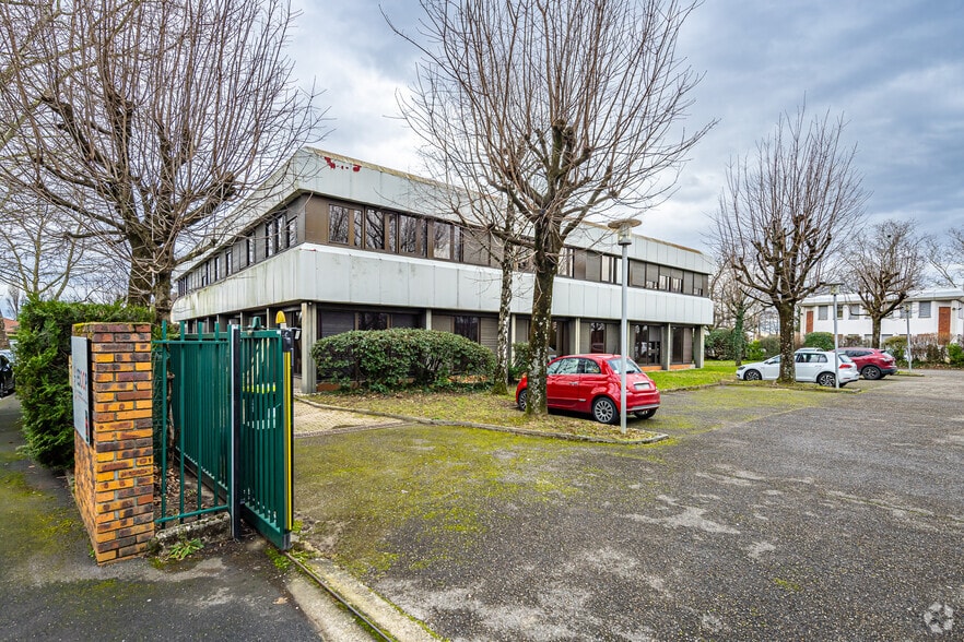 Office in Bron for sale - Building Photo - Image 3 of 4