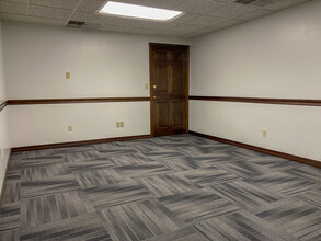 5221 S 6th St, Springfield, IL for lease Interior Photo- Image 2 of 7