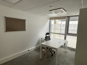 Office in Paris for lease Interior Photo- Image 2 of 4