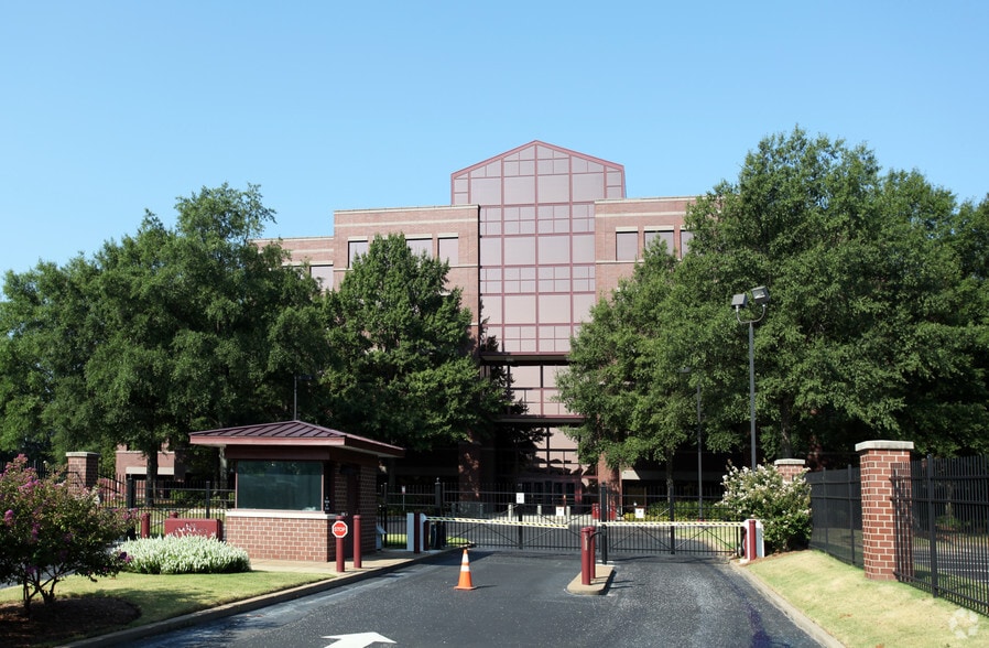 2007 Corporate Ave, Memphis, TN for lease - Building Photo - Image 3 of 9