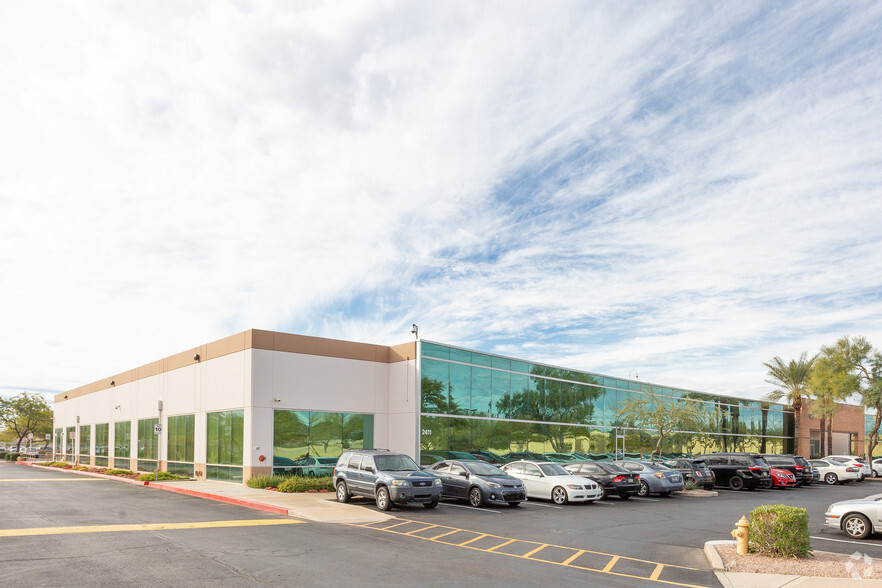 2411 W Rose Garden Ln, Phoenix, AZ for lease - Building Photo - Image 2 of 6