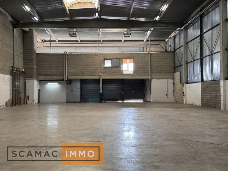 Industrial in Combs-la-Ville for lease - Building Photo - Image 2 of 13