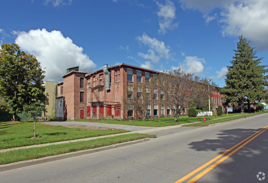 108 N Main St, Sherburne, NY for lease - Building Photo - Image 3 of 3