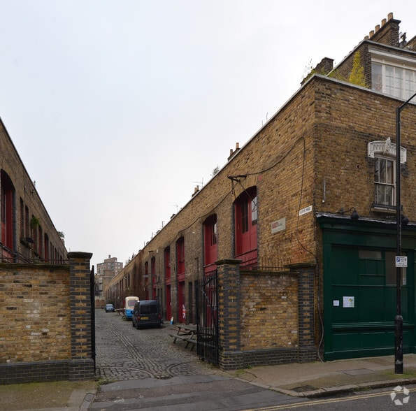 1-12 Iliffe Yard, London for lease - Building Photo - Image 2 of 2