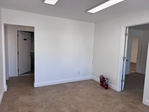 2696 NW 31st Ave, Lauderdale Lakes, FL for lease Interior Photo- Image 2 of 5