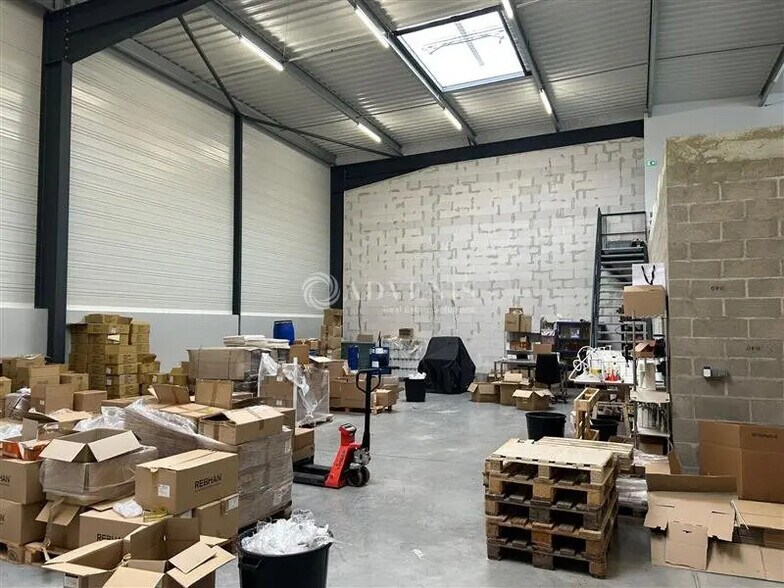 Flex in Chambray-lès-Tours for lease - Interior Photo - Image 3 of 8