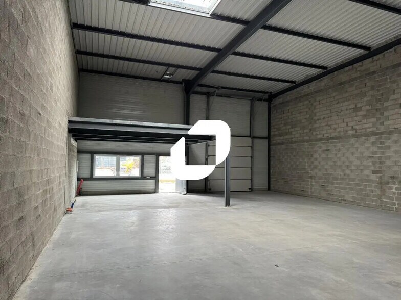 Flex in Goxwiller for lease - Interior Photo - Image 3 of 8