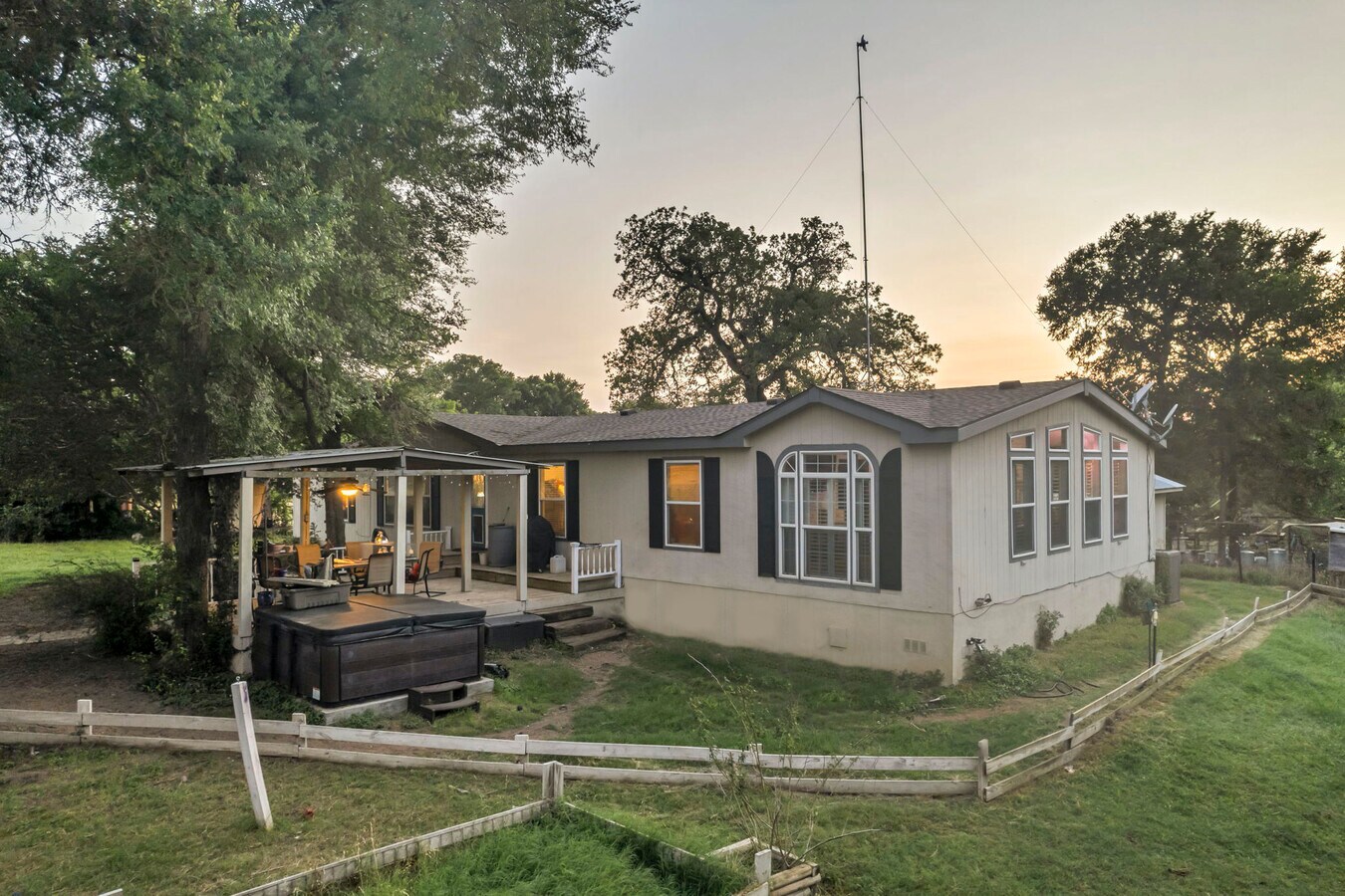 1403 Lower Elgin Rd, Elgin, TX 78621