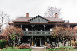 Fox & Bear Lodge - Motel