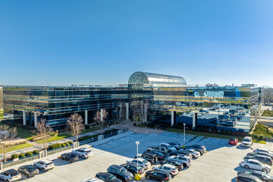 290-300 Broadhollow Rd, Melville, NY for lease - Building Photo - Image 3 of 6