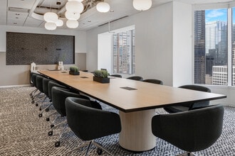 425 S Financial Pl, Chicago, IL for lease Building Photo- Image 1 of 9