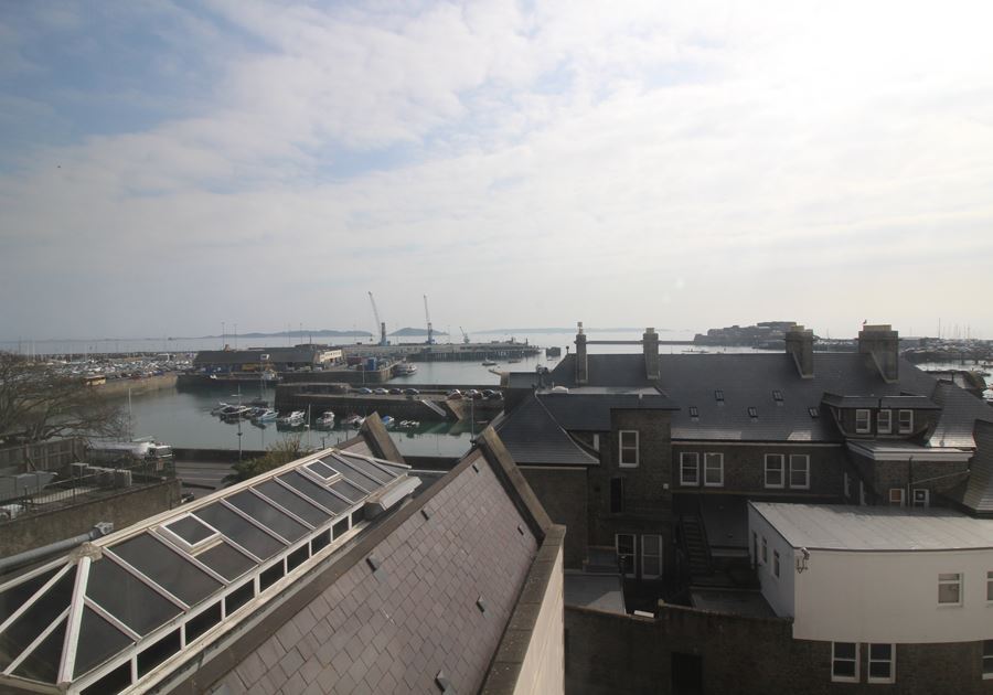 31-33 Le Pollet, Guernsey for lease Interior Photo- Image 1 of 5