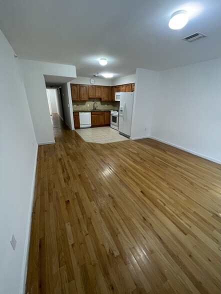 146 Ferry St, Newark, NJ for sale - Interior Photo - Image 2 of 8