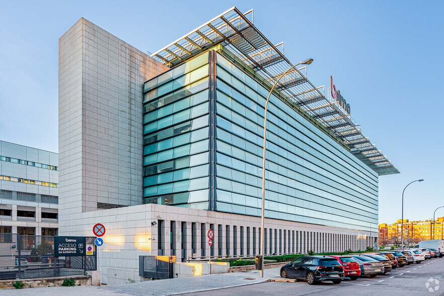 Calle de María Tubau, 9, Madrid, Madrid for lease - Building Photo - Image 3 of 35