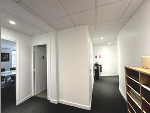 Office in Paris for lease Interior Photo- Image 2 of 7