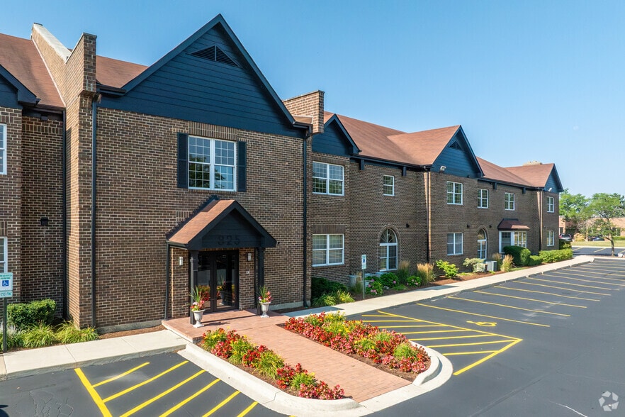 825 E Golf Rd, Arlington Heights, IL for lease - Building Photo - Image 1 of 19