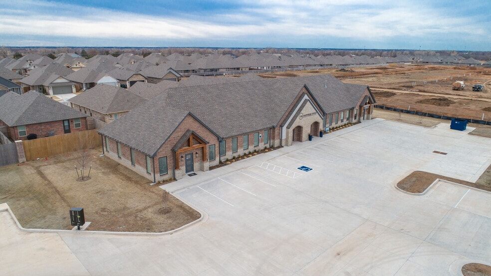 13901 S Western Ave, Oklahoma City, OK for lease - Building Photo - Image 2 of 18