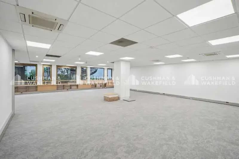 Office in Paris for lease Interior Photo- Image 1 of 9