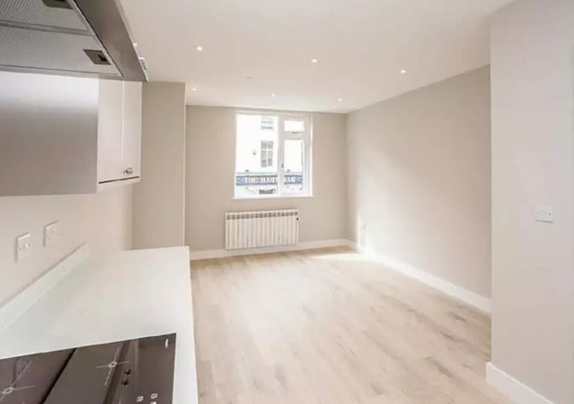 20 Cloth Hall St, Huddersfield for sale - Building Photo - Image 3 of 5