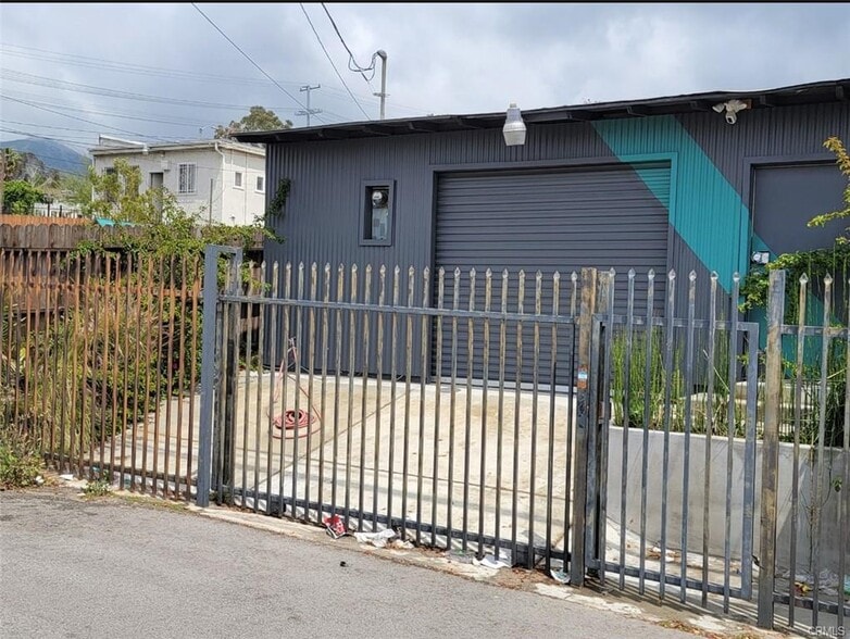 9939 Commerce Ave, Tujunga, CA for lease - Building Photo - Image 3 of 12