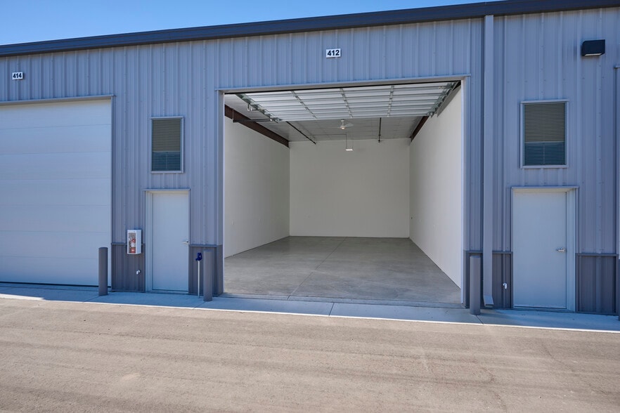 Leased Investment Storage Condos For Sal portfolio of 6 properties for sale on LoopNet.com - Building Photo - Image 2 of 3