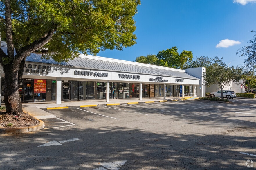 8901-8933 W Oakland Park Blvd, Sunrise, FL for lease - Building Photo - Image 3 of 11