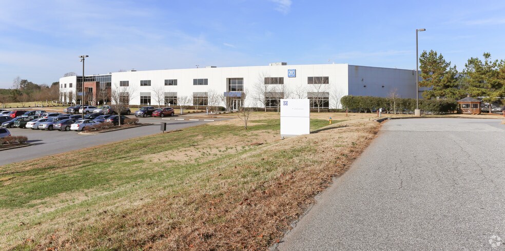 1570 E P Street Ext, Newton, NC for sale - Primary Photo - Image 1 of 1