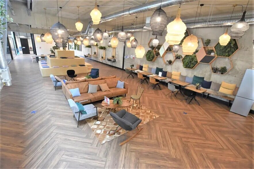 Office in Paris for lease - Building Photo - Image 2 of 8