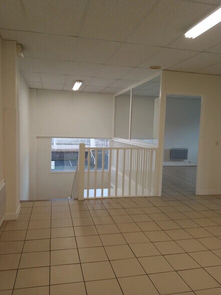 109 Avenue Louis Gallouedec, Fleury-les-Aubrais for lease - Interior Photo - Image 3 of 7